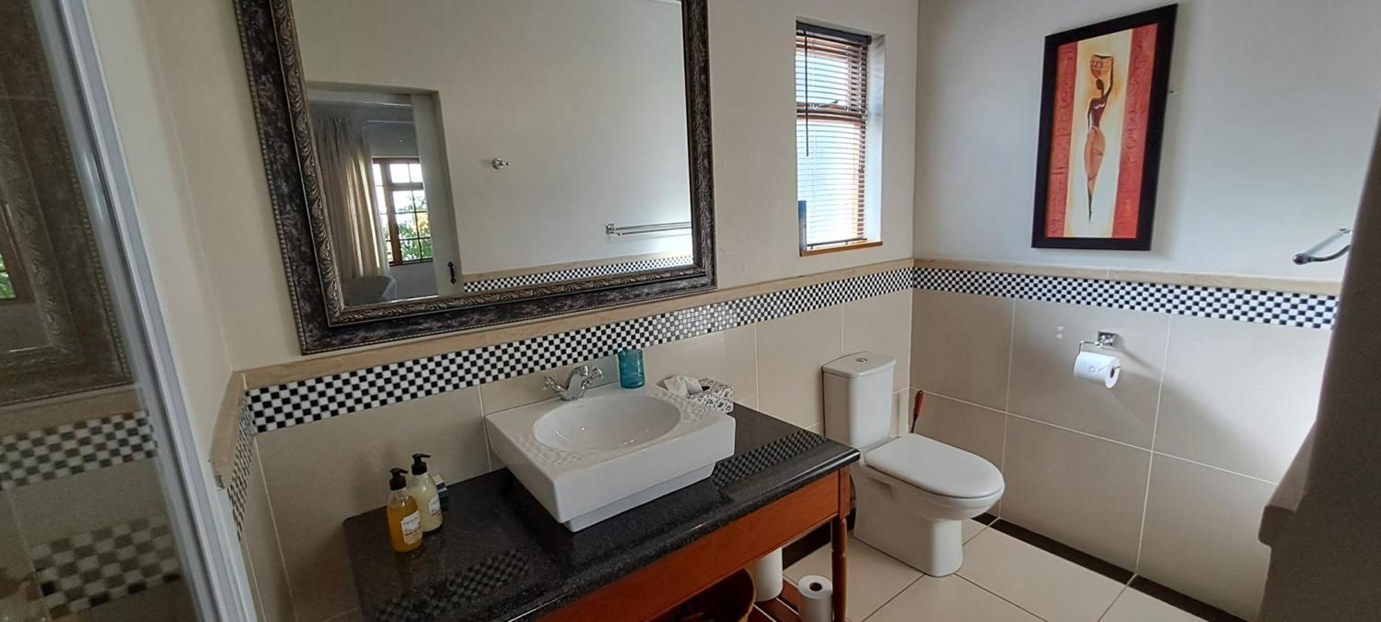 The Vic 1906 Self Catering Units Apartment