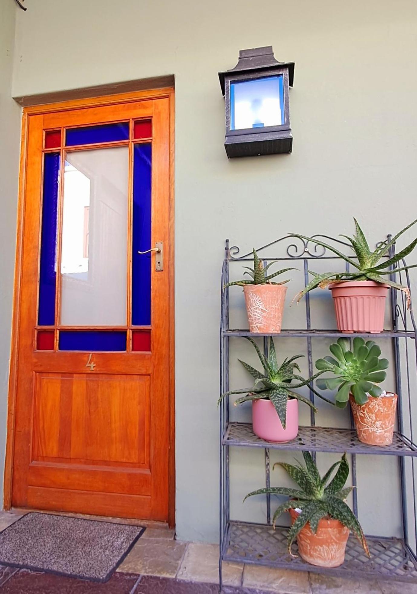 The Vic 1906 Self Catering Units Apartment